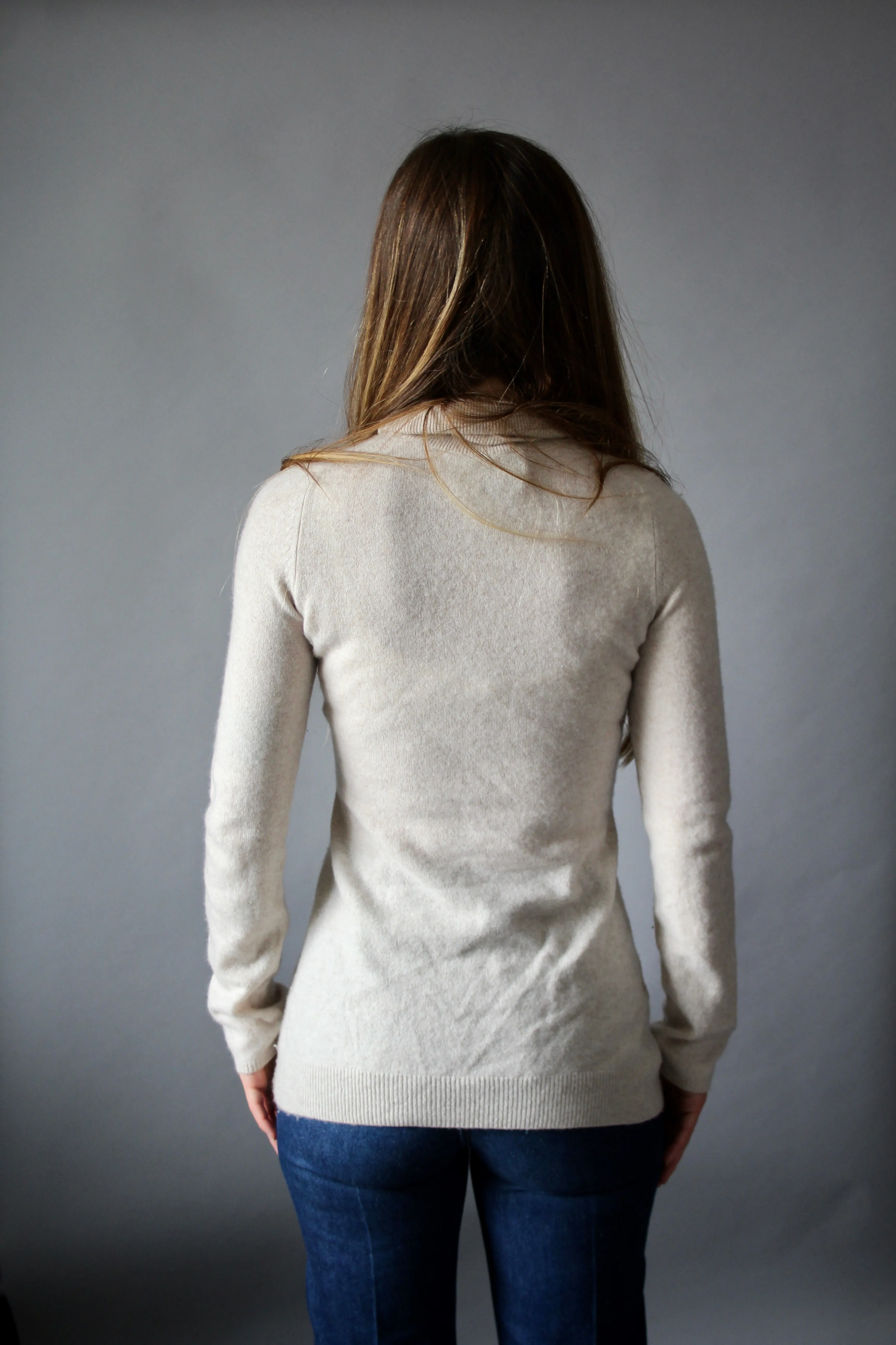 BCBG 100% Cashmere Vanilla Turtleneck - XS